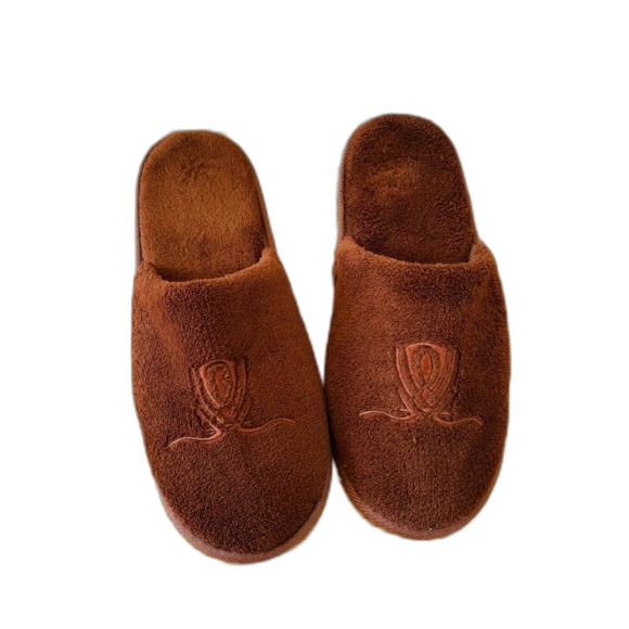 Other - Wynn Resorts Las Vegas Brown Slippers for Men Size 11.5